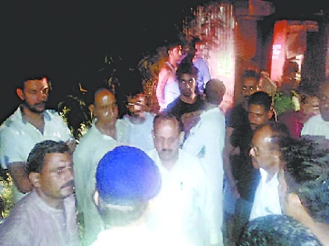 youngster beat tourist, villagers stop nh.