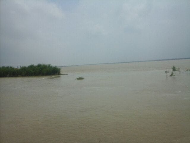 water level rises in ghaghra river