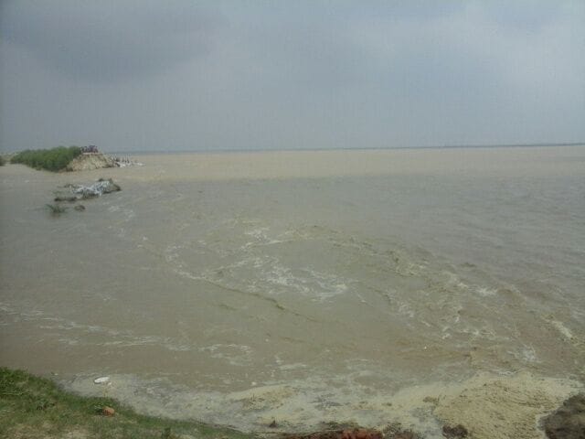 water level rises in ghaghra river