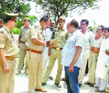 Nine lac rupees looted to the bank manager