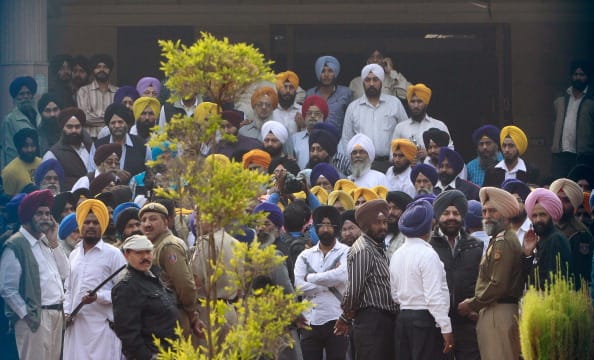 Building construction gurdwara clash during the meeting , a death
