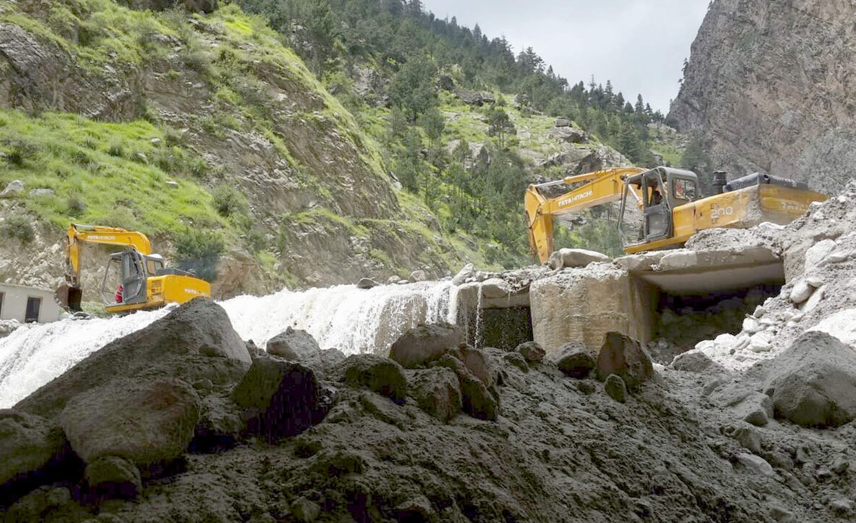 badrinath malari highway closed due to debris uttarakhand