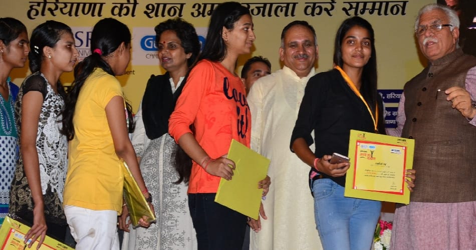 prominent glimpses of medhavi samman samaroh by amar ujala chandigarh,