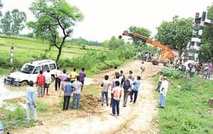 dig car in pond