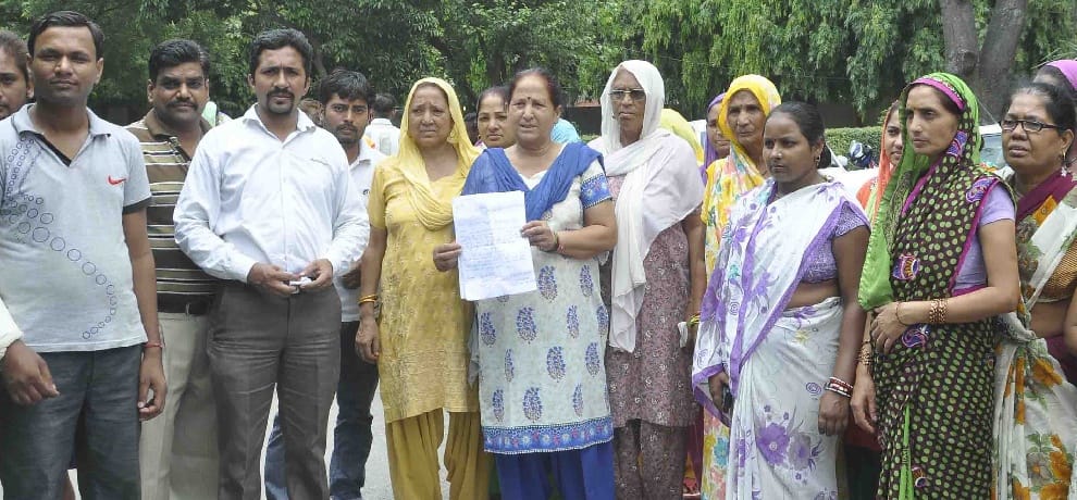 protests outside faridabad municipality
