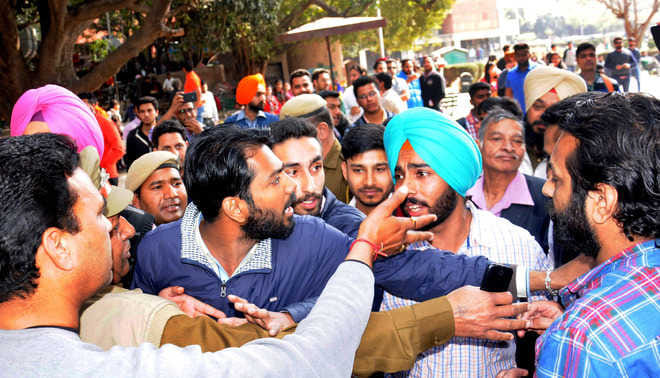 clash in punjab univeristy student organizatios nsui and sopu