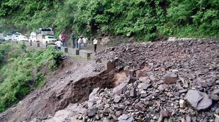 Amarnath and  Vaishno devi Yatra suspended following heavy rains