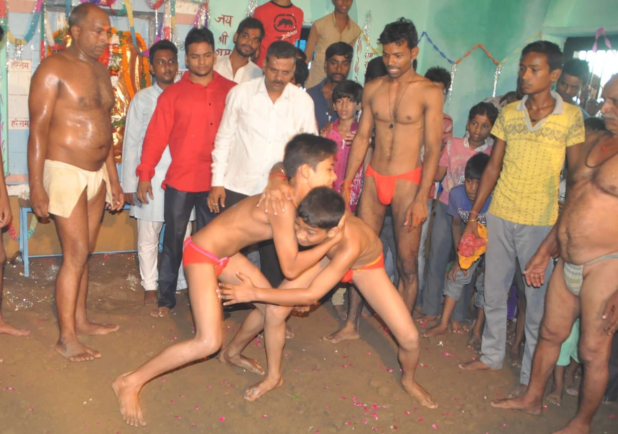 Wrestlers in the arena showed stamina