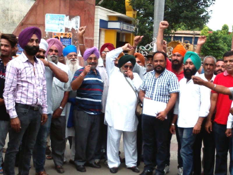 Off road work, picket-performance, City Council protesting at the gate,  Mandi Gobindgarh