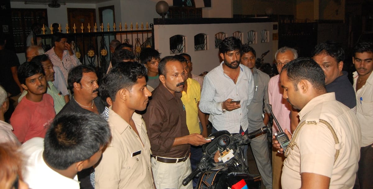   ZARDA business on the strength of the arms robbed in home