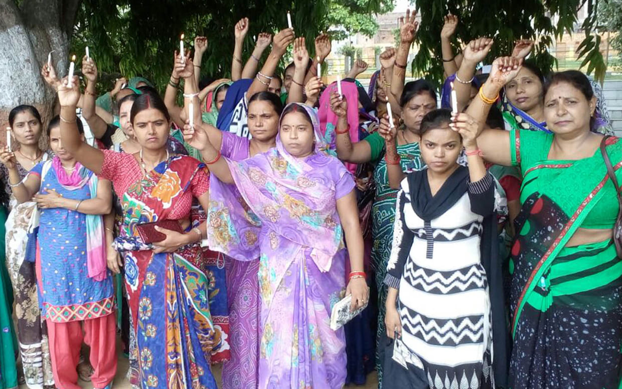 aanganabaadee sahaayika kee maut par aakrosh
