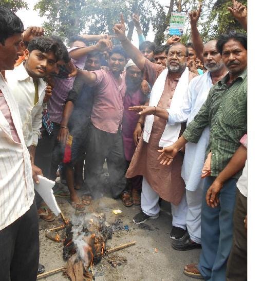 Scope e - rickshaw drivers Aartio office , operations halt