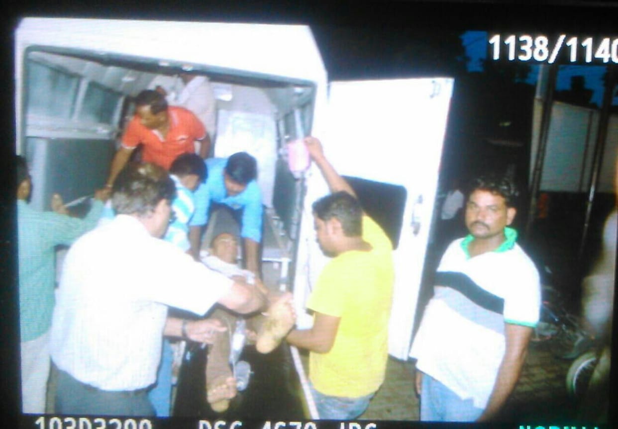 uncontrolled truck hits many people sleeping on ayodhya highway