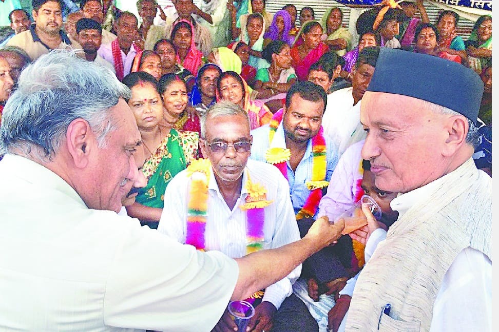  Bahuguna and Koshiyari fight street battles 