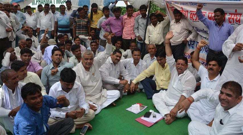 Block lockout , peaceful picketing at Collectorate