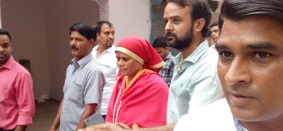 sadhvi prachi reaches khoda to meet bulandshahr gangrape victims