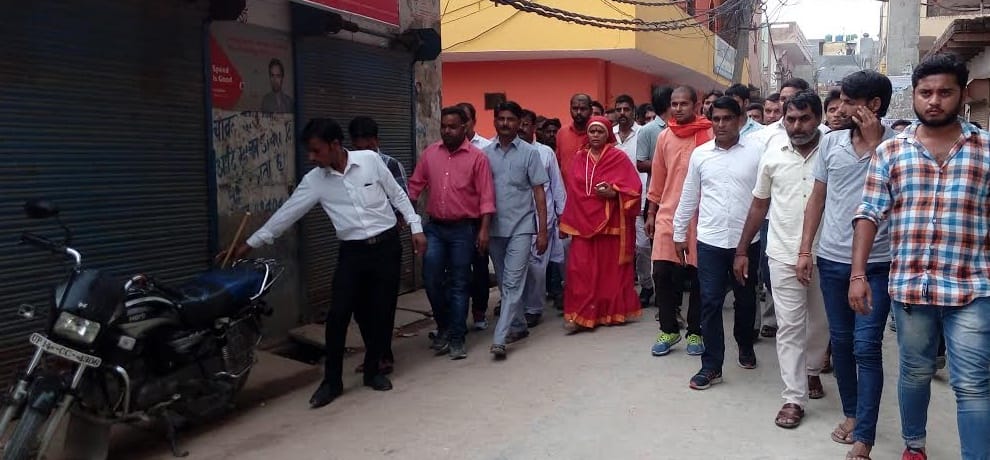 sadhvi prachi reaches khoda to meet bulandshahr gangrape victims