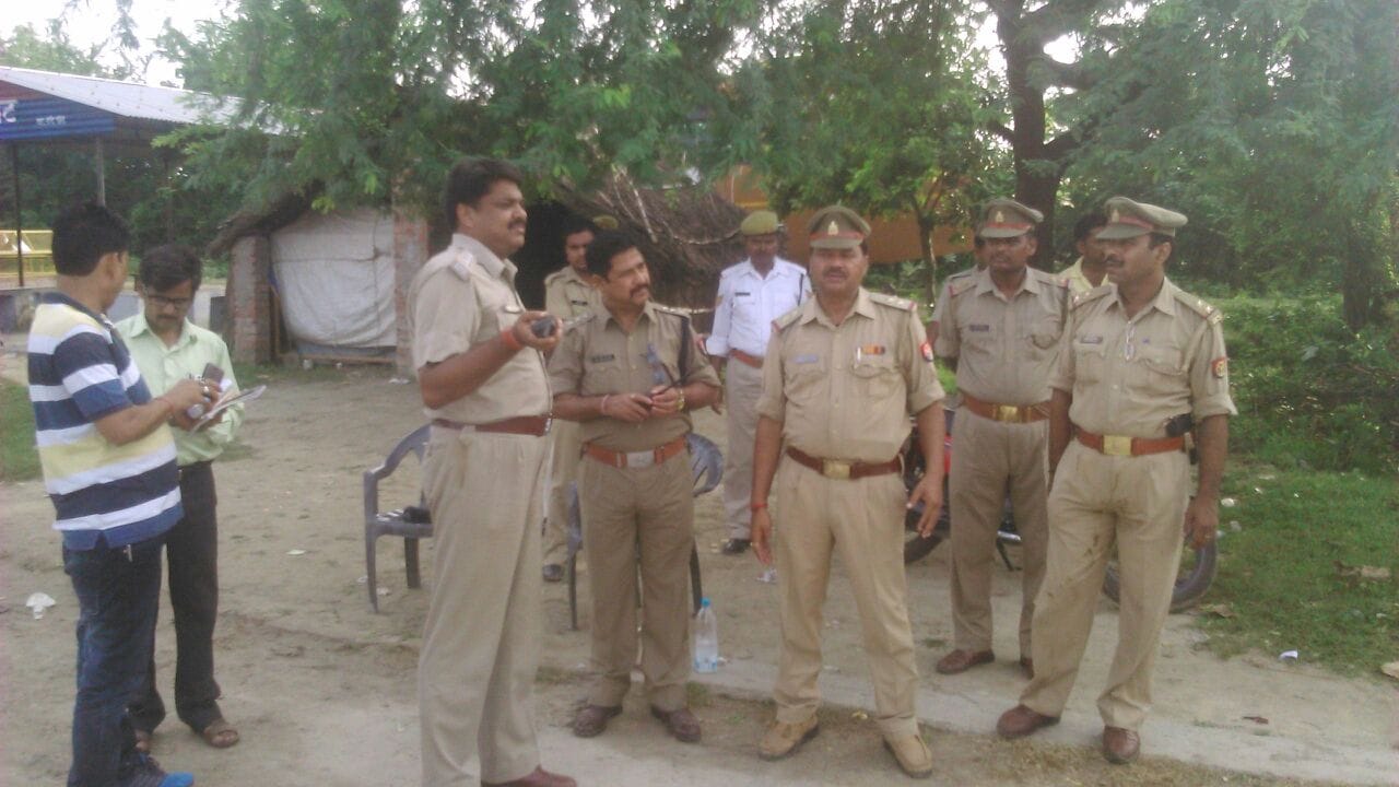 uncontrolled truck hits many people sleeping on ayodhya highway