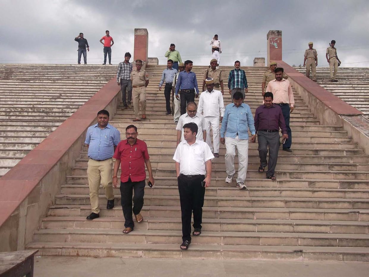 DM caught Bad work in rajghat Inspection