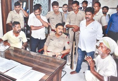 Hospital employees clashed Timardar, Hungama