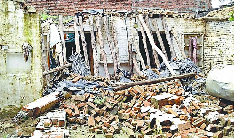 Crude dropped Houses
