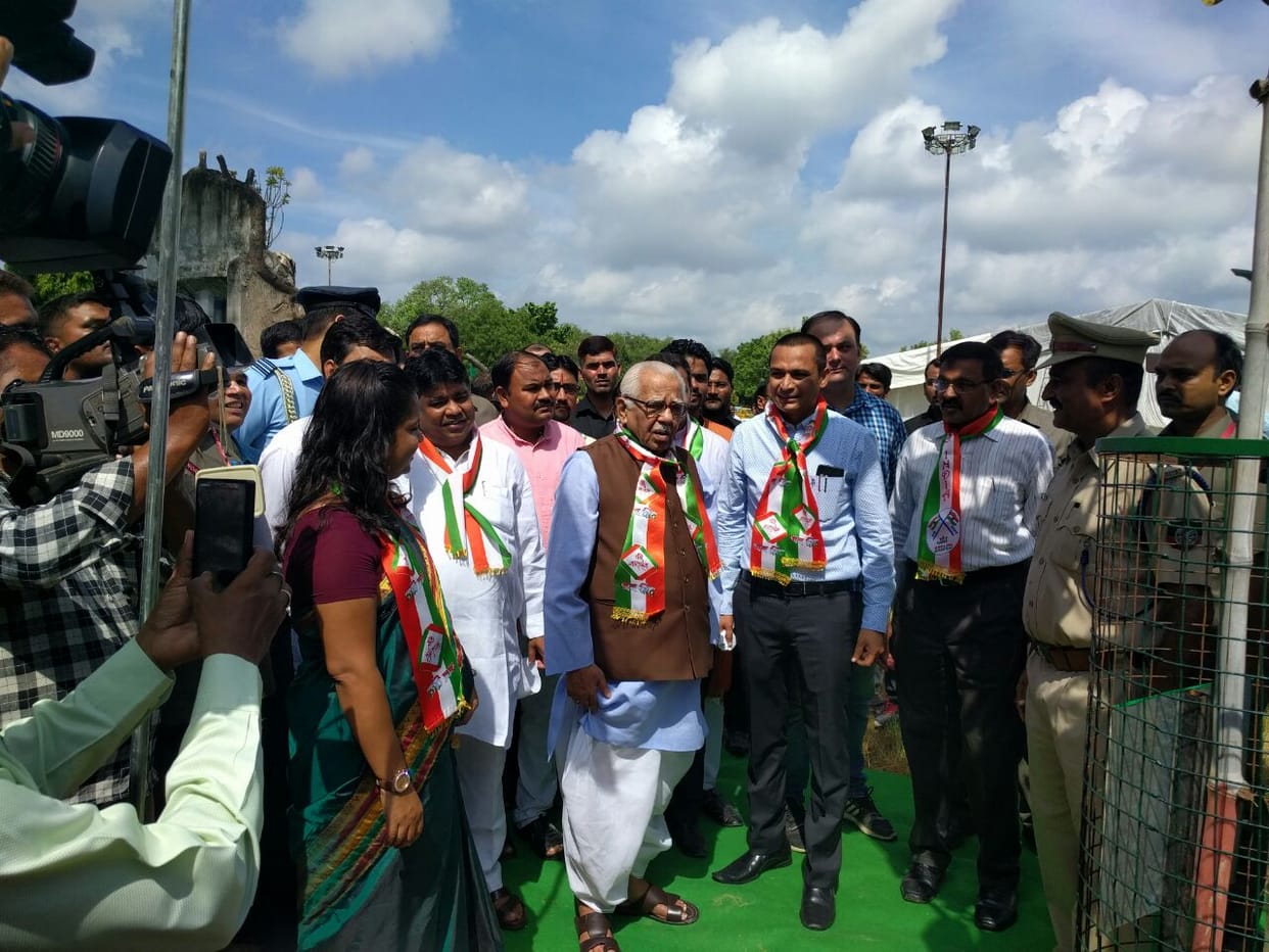 governor ram naik pays tribute to martyrs of kakori