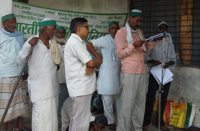 BKU farmers put the blocks Panchayat