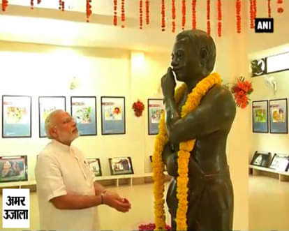 PM Modi pays floral tribute to Chandrashekhar Azad 