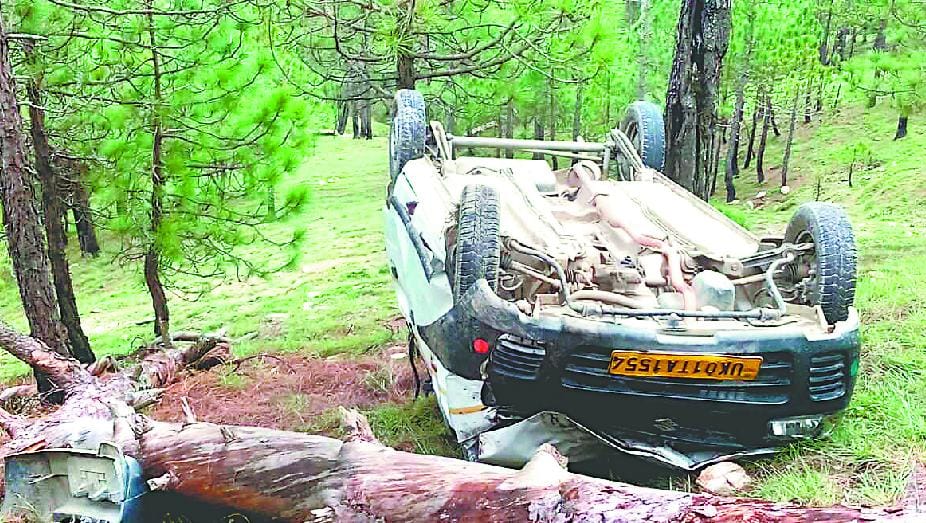 Overload cab fell into the ditch, injuring 11