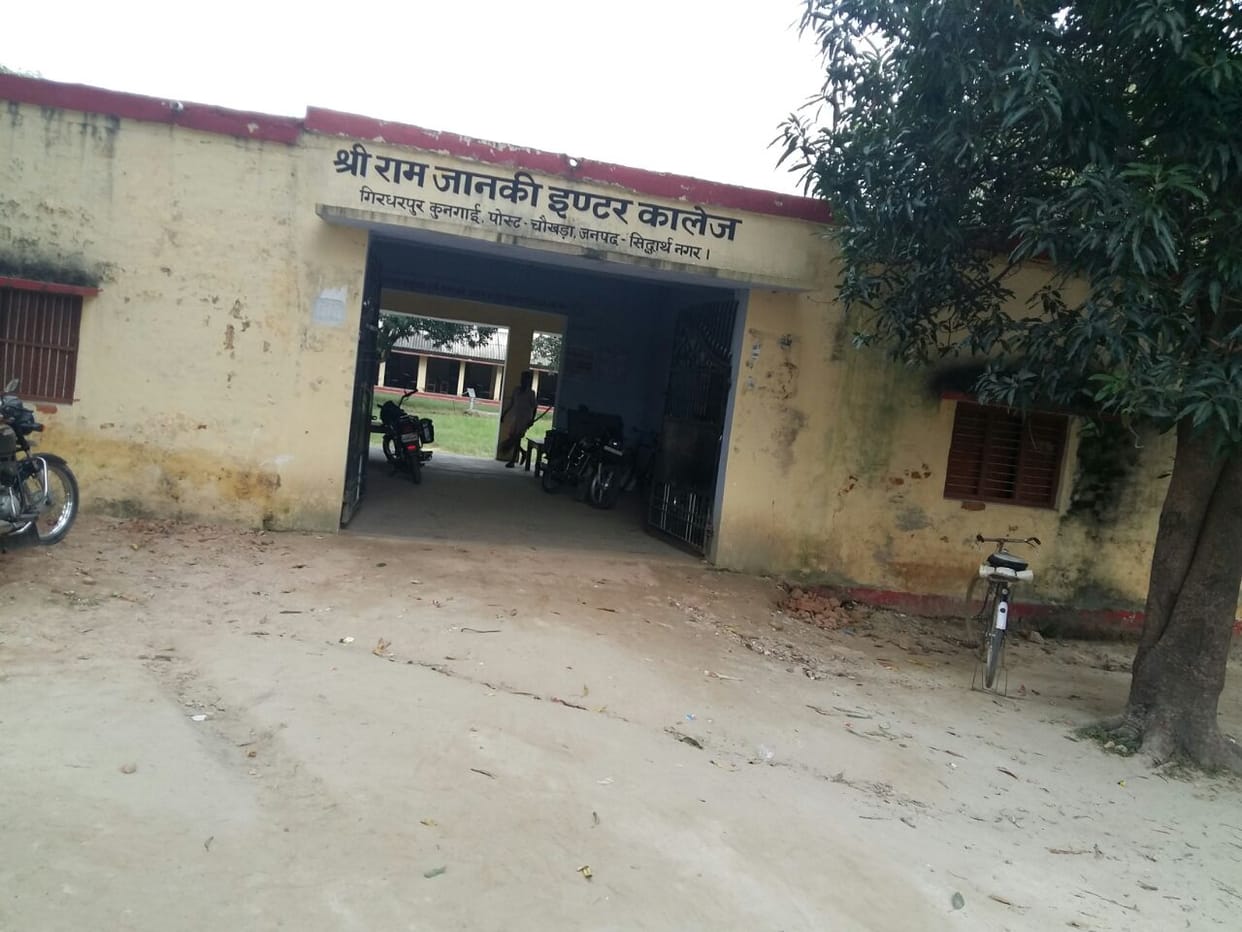 Students on school-parents inlaid lock