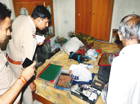 Wife of former MP's house Broken locks.