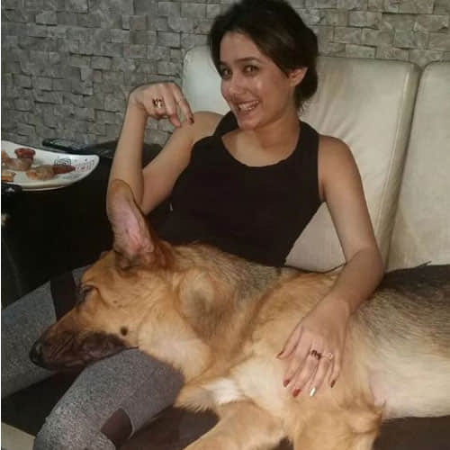 this tv actress post bikini pics in instagra