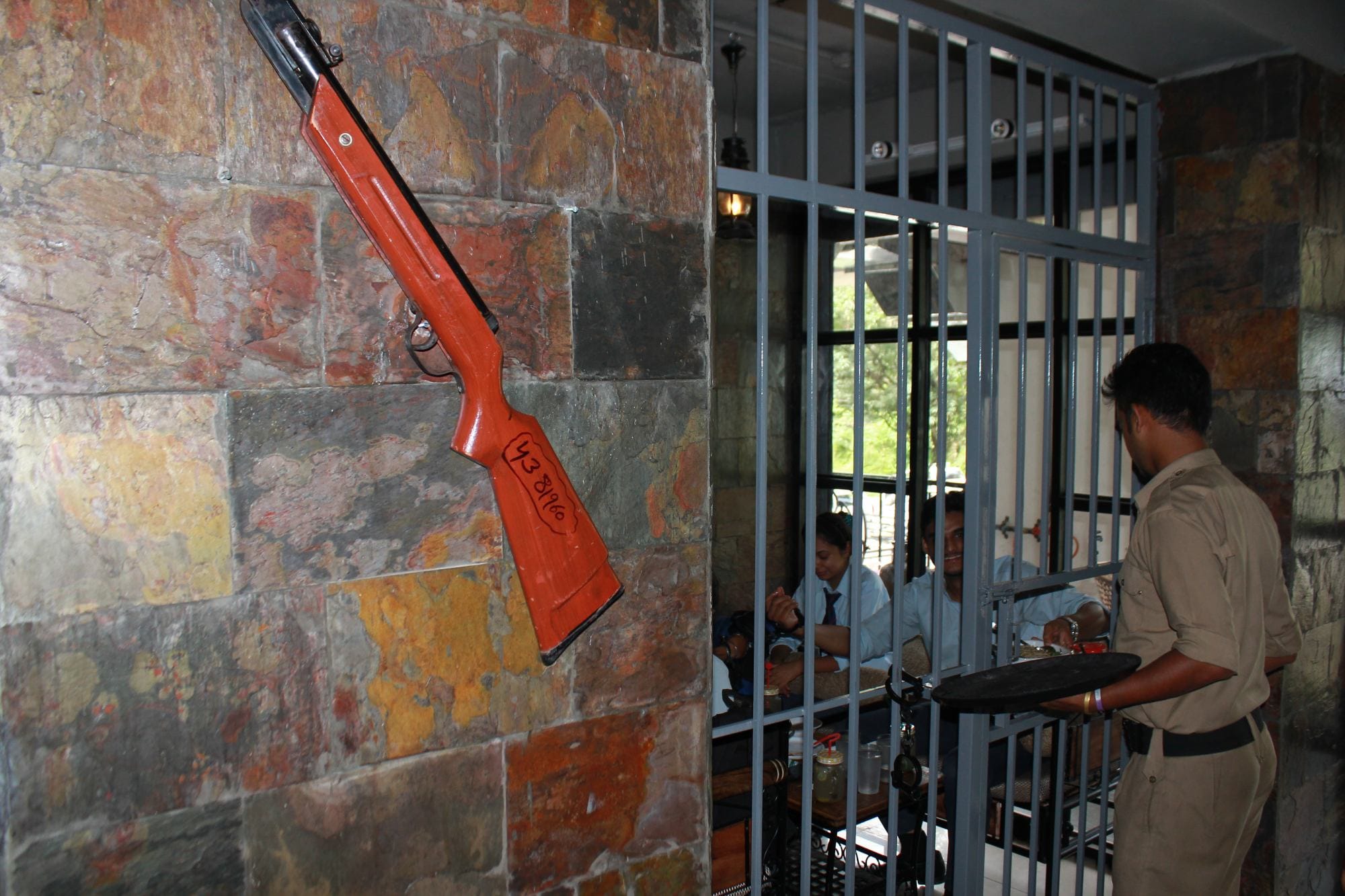 restaurant in dehradun like jail