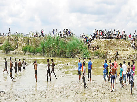 Five youth immersed in Black River, a death