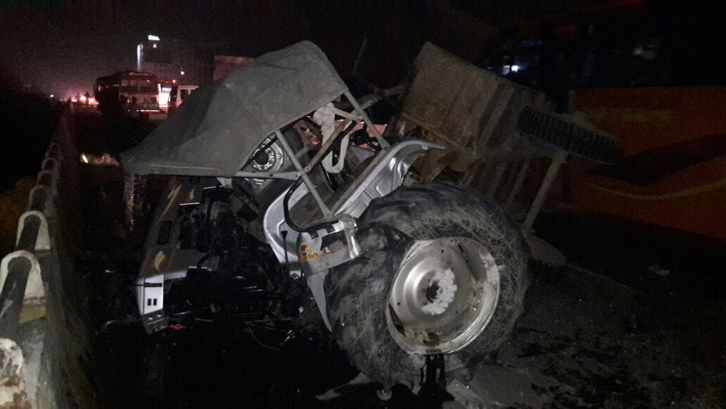bus trolley accident in lucknow chinhat area