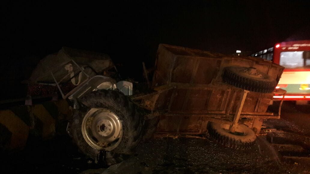 bus trolley accident in lucknow chinhat area