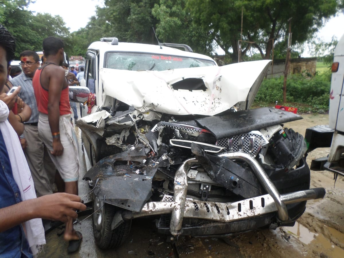 Bus-SUV collision, six injured