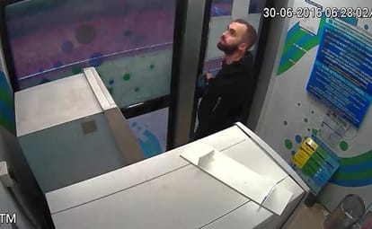 three Suspected Foreigners Robbed lakhs from ATM