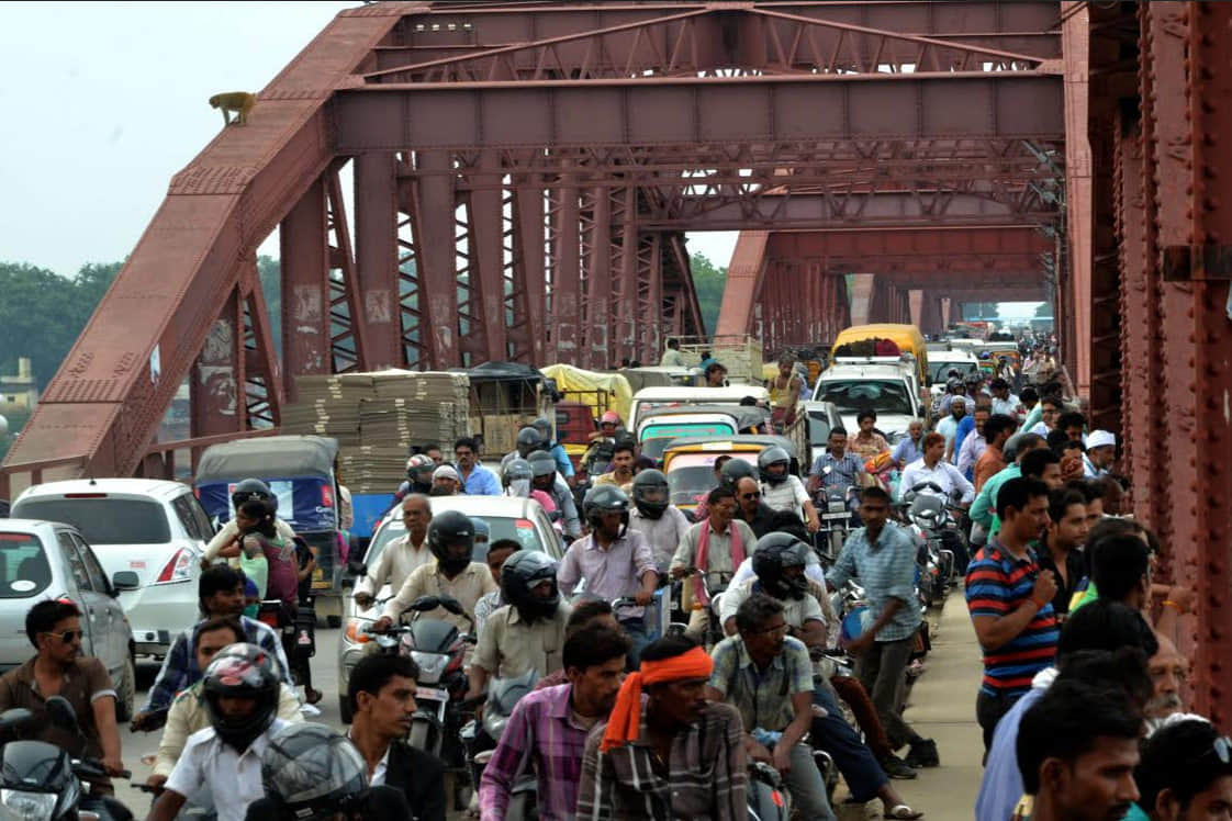 Maruti stuck in no entry people throng to see vessel