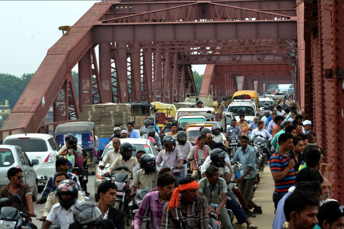 Maruti stuck in no entry people throng to see vessel