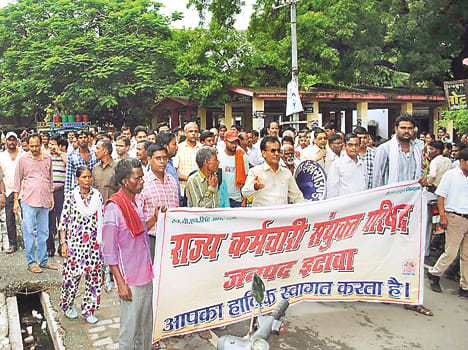 State workers began a three-day strike