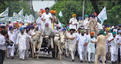 punjab farmers reached at chandigarh with millions of letters, stopped by police