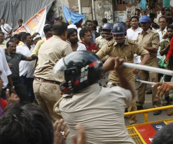 lathicharge and stone pelting in Lucknow.