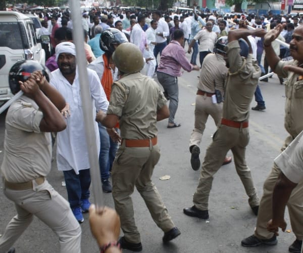 lathicharge and stone pelting in Lucknow.