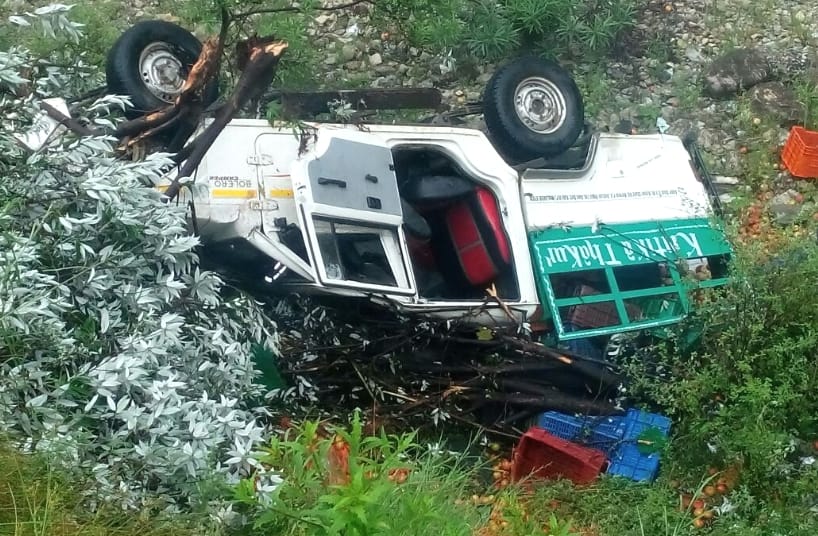 A pickup Fall into beas river at Mandi, five injured.
