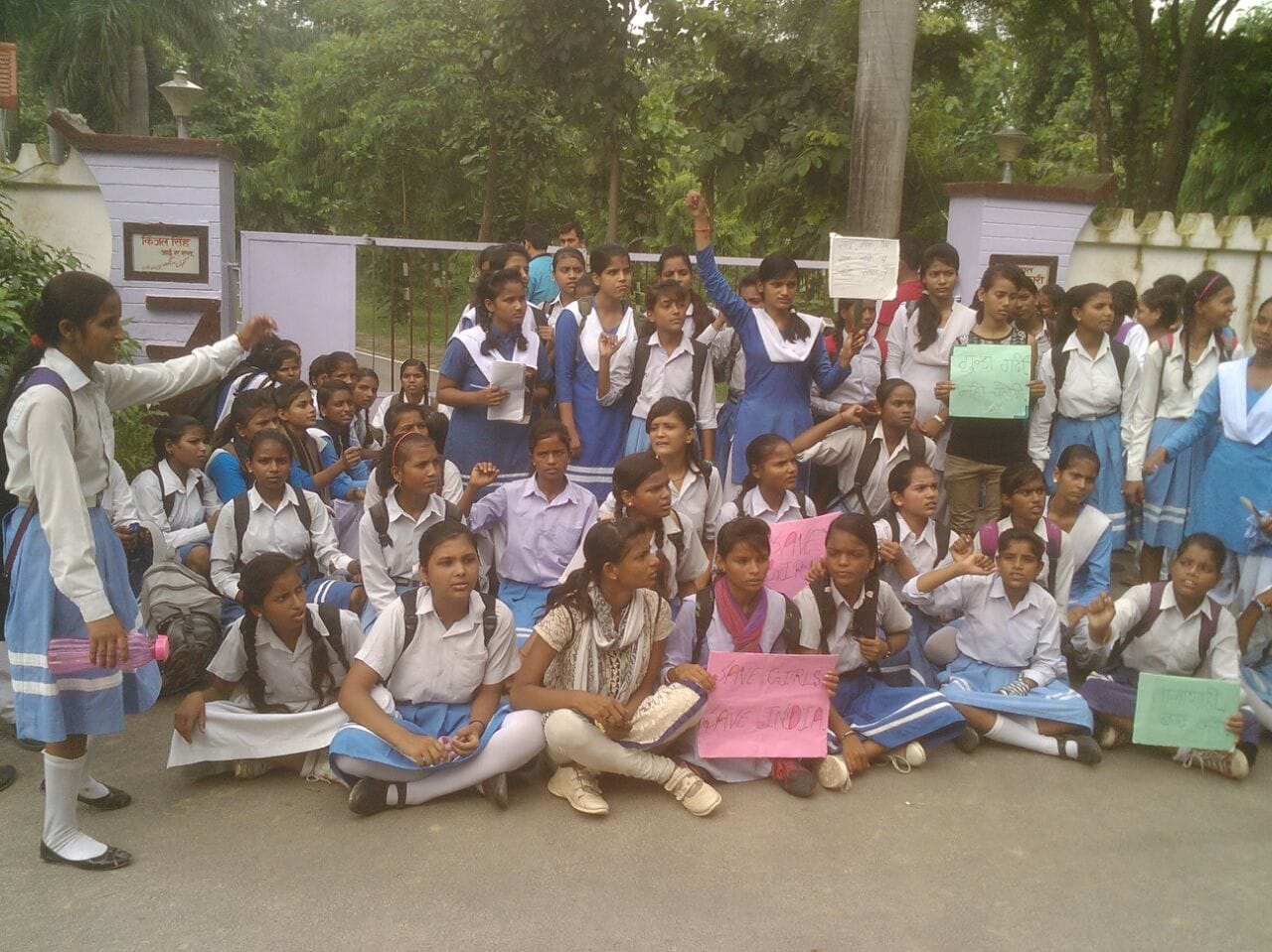 faizabad ggic girl protest infront of dm office