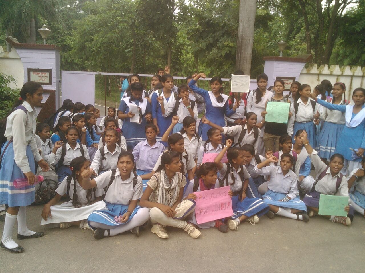 faizabad ggic girl protest infront of dm office