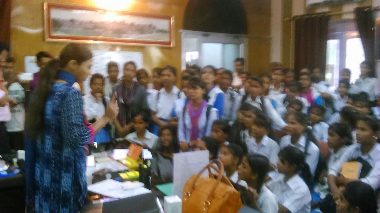 faizabad ggic girl protest infront of dm office
