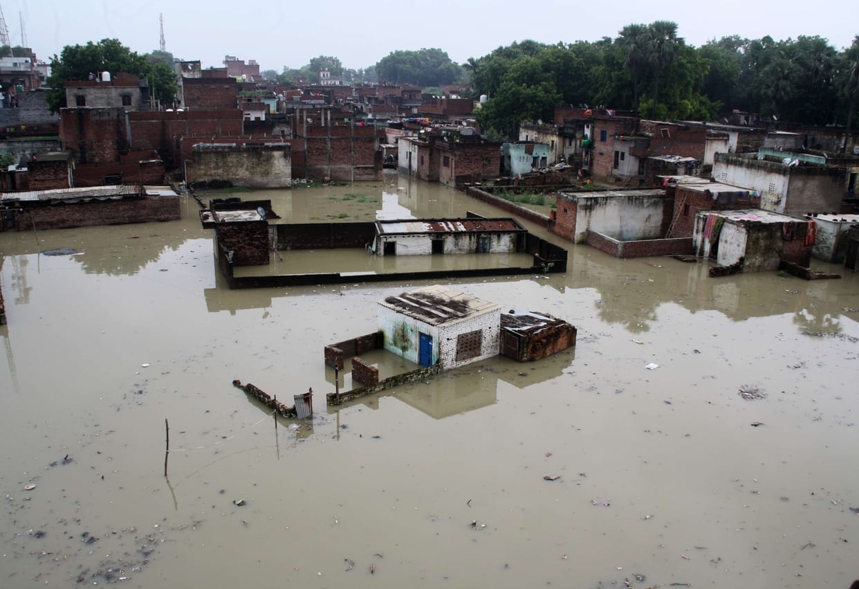 The boom in the river Varuna coast inhabitants' disaster