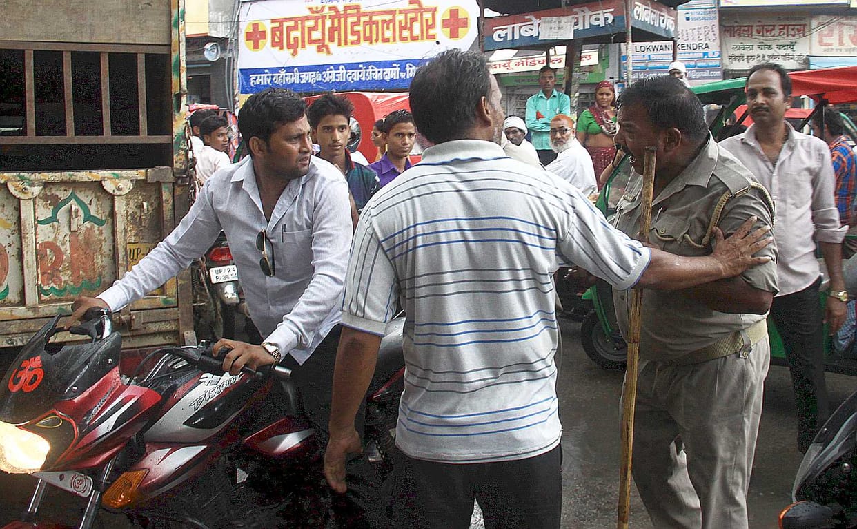 Lavela Chowk jam, soldier And the young man melee